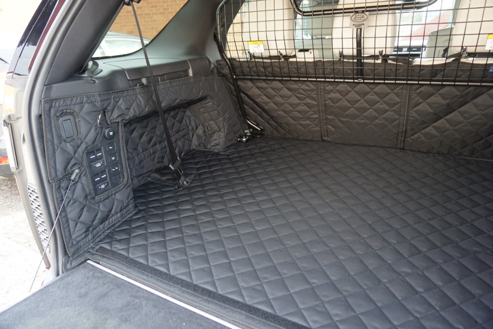 Land Rover Discovery 5 2017 - 2026 (With Dog Guard In Use) (With Air Vent) Fully Tailored Boot Liner - Image 2