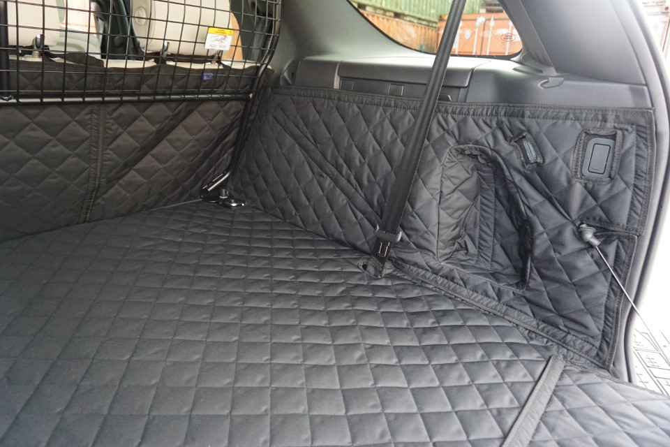 Land Rover Discovery 5 2017 - 2026 (With Dog Guard In Use) (With Air Vent) Fully Tailored Boot Liner - Image 3